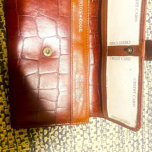 Union Code Wallet - Picture 1 of 3